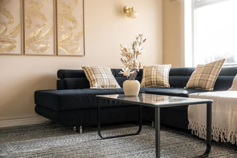 Spacious 3 Bed Home in Glasgow City With Free Parking House in Glasgow