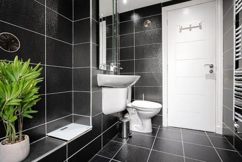 Spacious 3 Bed Home in Glasgow City With Free Parking House in Glasgow