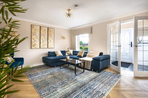 Spacious 3 Bed Home in Glasgow City With Free Parking House in Glasgow