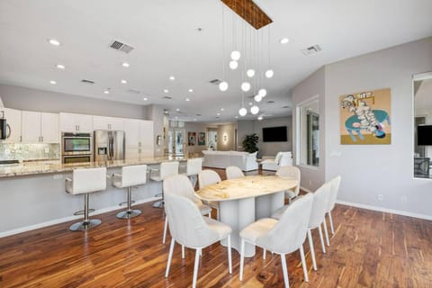 On Sunset Blvd - 5 star retreat House in West Hollywood