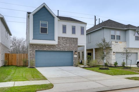 9 Mi to Oil Ranch Family-Friendly Home with Yard House in Cypress