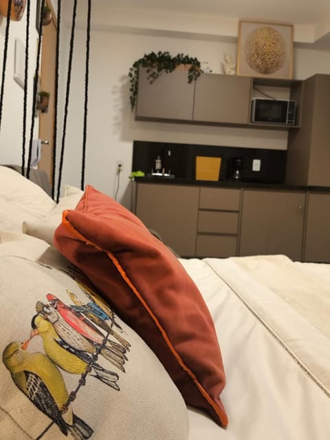 Bed, Kitchen or kitchenette, Photo of the whole room, Bedroom