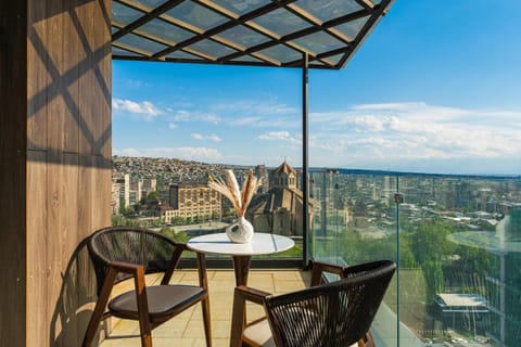 View (from property/room), Balcony/Terrace, City view