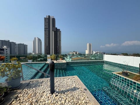 City view, Swimming pool