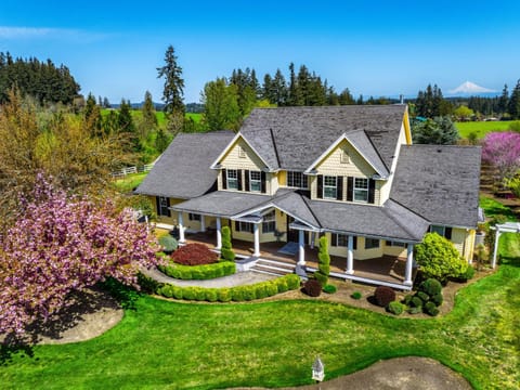 Property building, Spring, Day, Natural landscape, Garden, Garden view