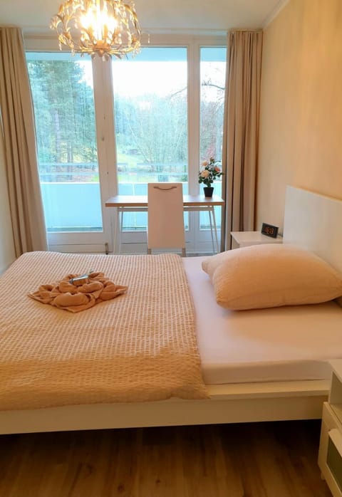 Bed, Bedroom, Garden view