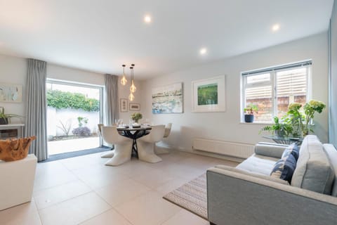 Seating area, Dining area