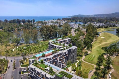 Property building, Swimming pool, Location