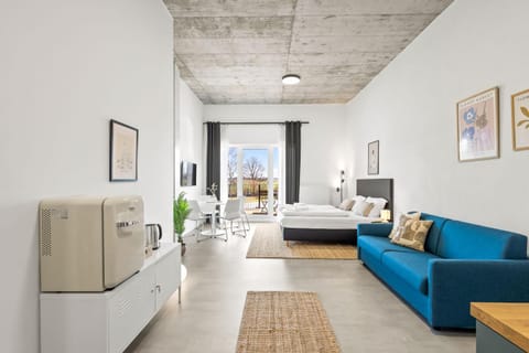 Bed, Photo of the whole room, Seating area