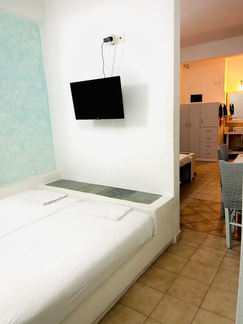 Communal lounge/ TV room, TV and multimedia