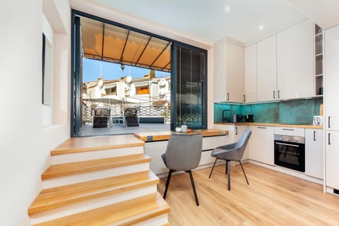 Balcony/Terrace, Kitchen or kitchenette, Living room, Seating area, Dining area
