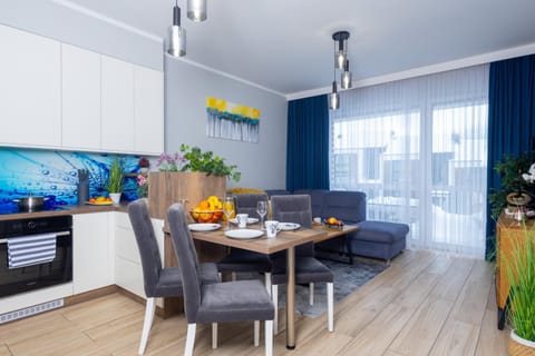 TV and multimedia, Kitchen or kitchenette, Living room, Seating area, Dining area, Evening entertainment