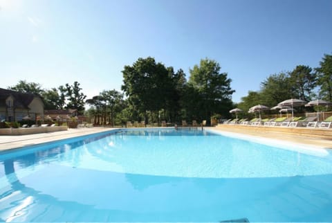 Pool view, Swimming pool, sunbed