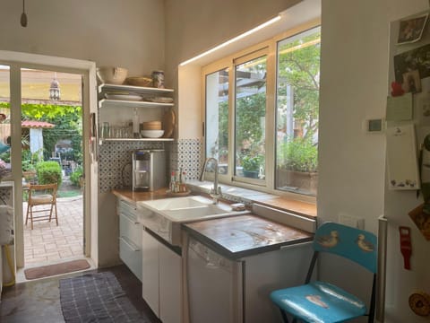 Kitchen or kitchenette, pet friendly