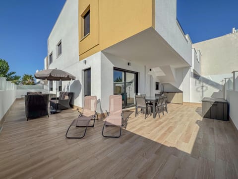 Patio, Balcony/Terrace, sunbed