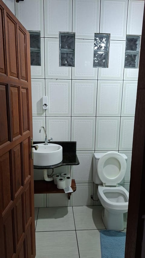 CASA DE HOSPEDAGEM FLORES PARATY 700 METROS DO CENTRO COM CAFÉ da MANHÃ House in Paraty