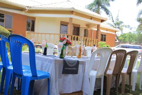Property building, Day, Balcony/Terrace, Seating area