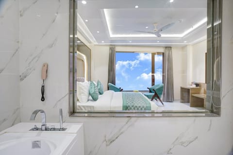 Bathroom, Bedroom, Bath