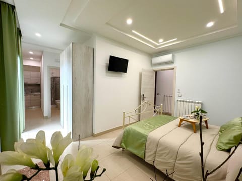 Bed, TV and multimedia, Photo of the whole room, Bedroom, air conditioner