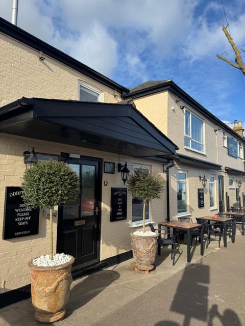 Property building, Restaurant/places to eat
