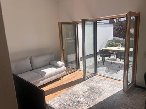Photo of the whole room, Seating area