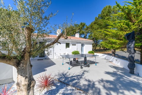 Property building, Facade/entrance, Garden, Balcony/Terrace, Quiet street view