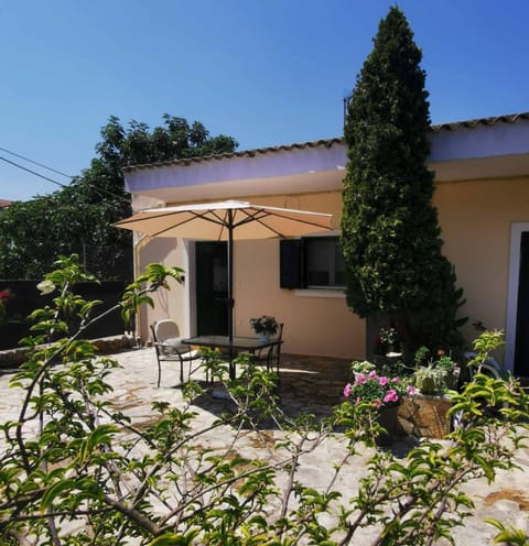 Sunny Patio Studio Corfu ! Apartment in Corfu