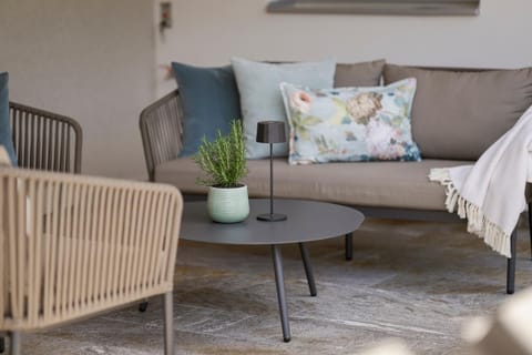 Patio, Garden, View (from property/room), Decorative detail, Seating area, Garden view, Pool view