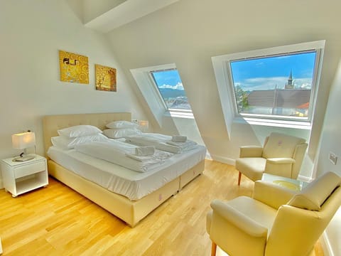 Seating area, Bedroom