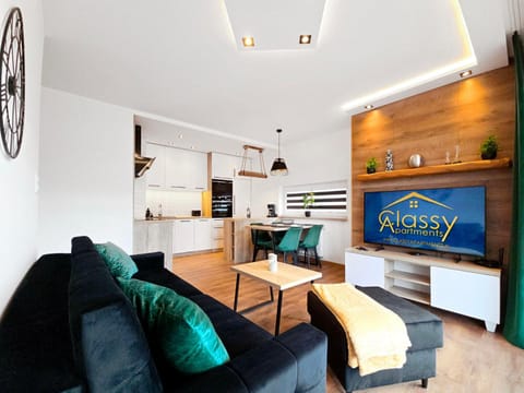 Kitchen or kitchenette, Living room, Seating area, Dining area, stove