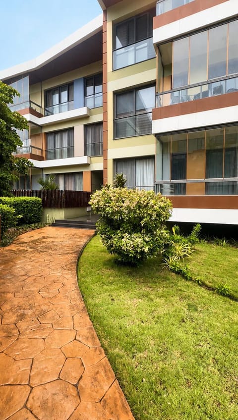 Property building, Restaurant/places to eat, Swimming pool
