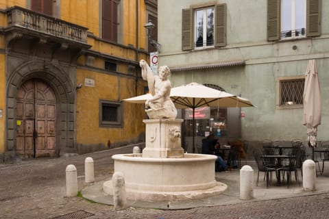 BERGAMO art - FONTANA DEL DELFINO Apartment in Bergamo