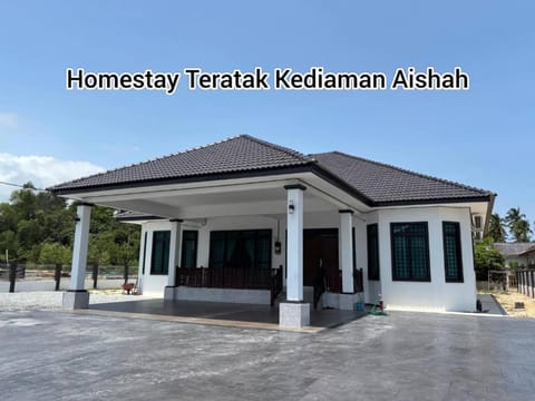 Property building, Day, Text overlay