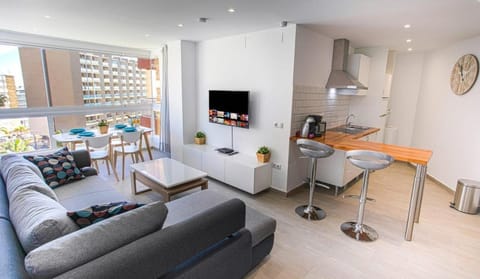 Communal lounge/ TV room, TV and multimedia, Kitchen or kitchenette, Living room, Seating area, Dining area, Evening entertainment