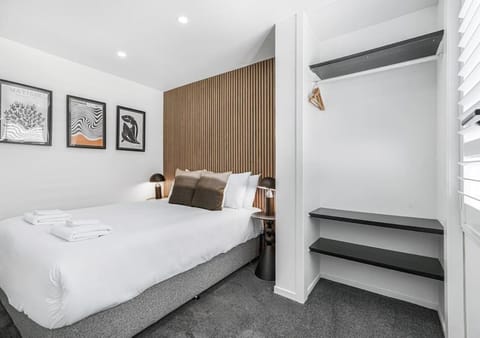 Bed, Photo of the whole room, Decorative detail, Bedroom, towels, wardrobe