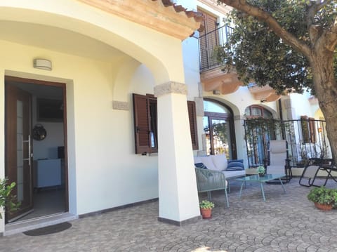 Property building, Garden, Balcony/Terrace