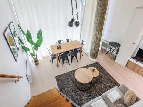 TV and multimedia, Living room, Seating area, Dining area