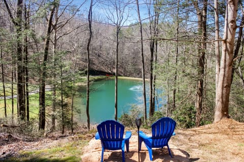 Spring, Day, Natural landscape, View (from property/room), Seating area, Lake view, Mountain view, pet friendly