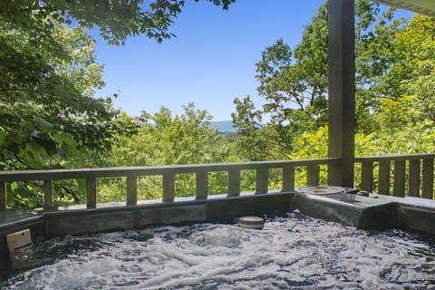 Spring, Day, Natural landscape, Hot Tub, Hot Tub, View (from property/room), View (from property/room), Balcony/Terrace, Balcony/Terrace, Decorative detail, Decorative detail, Pets, Pets, Mountain view, Mountain view, pet friendly, pet friendly