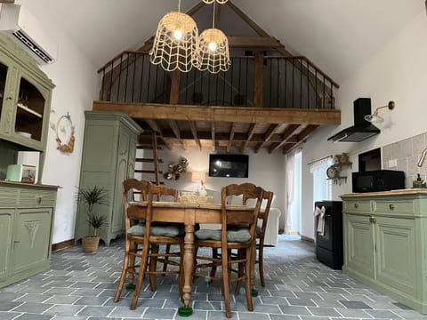 TV and multimedia, Kitchen or kitchenette, Dining area