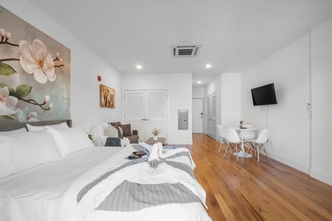Living room, Dining area, Bedroom