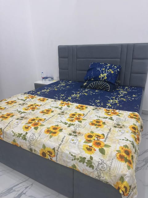 Homestay Cozy bedroom with private attached washroom in ajman villa Vacation rental in Ajman