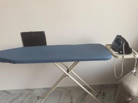 Homestay Cozy bedroom with private attached washroom in ajman villa Vacation rental in Ajman