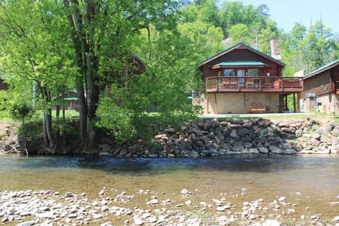 Property building, Spring, Day, Neighbourhood, Natural landscape, Fishing, Fishing, View (from property/room), View (from property/room), Balcony/Terrace, Balcony/Terrace, Decorative detail, Decorative detail, Seating area, Mountain view, Mountain view, River view, River view