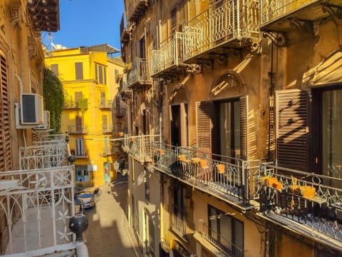 Property building, Balcony/Terrace, City view