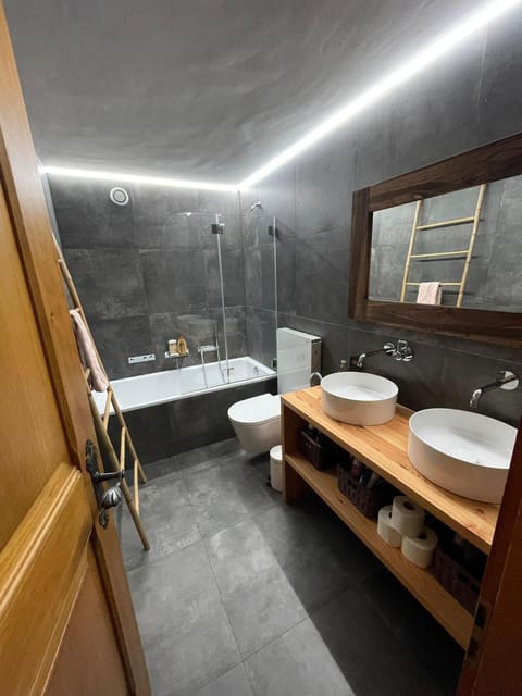 Toilet, Bathroom, Bath, towels