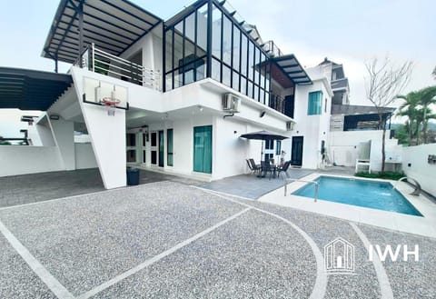 Property building, Swimming pool
