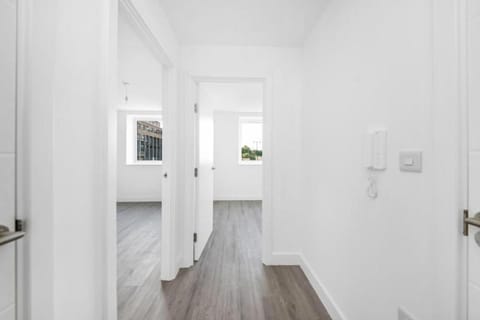 Stylish 2-Bed Apartment with Free Parking Apartment in Bradford