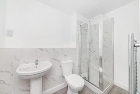 Stylish 2-Bed Apartment with Free Parking Apartment in Bradford