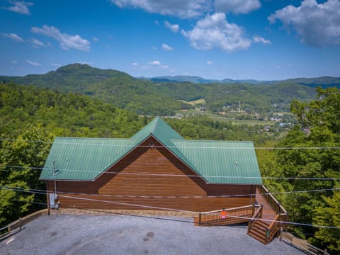 Property building, Spring, Day, Neighbourhood, Natural landscape, Bird's eye view, View (from property/room), Balcony/Terrace, Mountain view, Parking